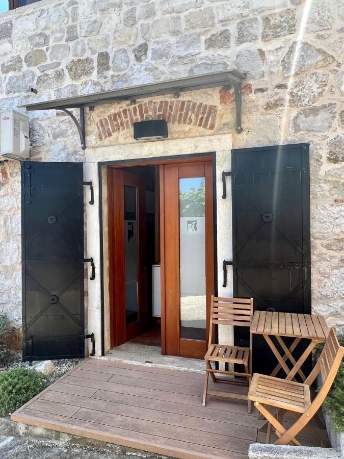 Sweet Suite Kastel Old Town Funtana Exterior photo